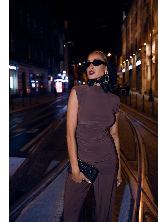 Two-Piece Set – Fitted Top and Pants