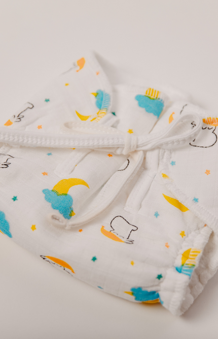 Close-up of airy muslin nappy, a unique reusable gift for babies. Perfect for diaper-free time and preventing diaper rash. Made from soft, breathable cotton with gentle elastic and vibrant prints. Ideal for eco-conscious parents. Baby shower gift