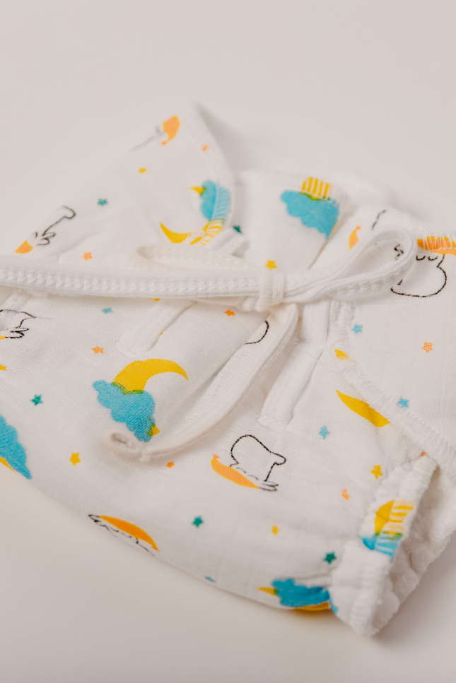 Close-up of airy muslin nappy, a unique reusable gift for babies. Perfect for diaper-free time and preventing diaper rash. Made from soft, breathable cotton with gentle elastic and vibrant prints. Ideal for eco-conscious parents. Baby shower gift