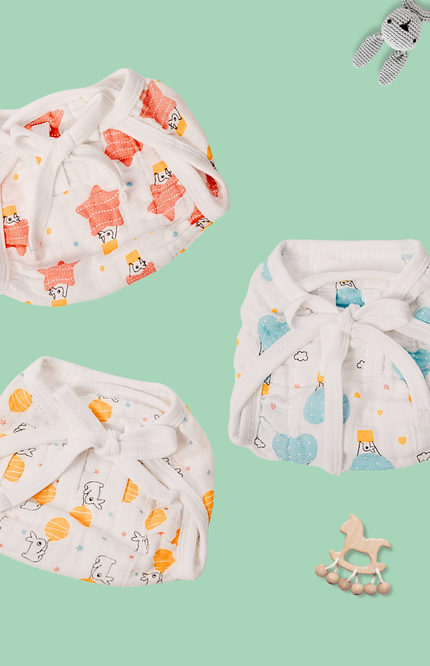 Soft and breathable reusable muslin diaper for newborns, featuring gentle pastel prints. Perfect for diaper-free time, eco-friendly, and designed to protect delicate baby skin. Eco friendly baby clothing. Organic nappies. Baby bummies, pull ups.