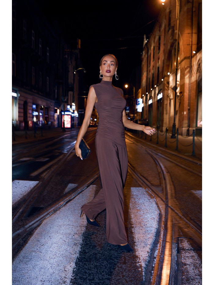 Two-Piece Set – Fitted Top and Pants