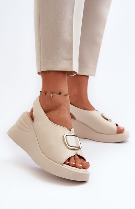 Elegant beige leather platform sandals for women, featuring an 8 cm high heel, a comfortable footbed, and an elastic back strap for a perfect fit. Ideal for summer outfits, casual chic, and everyday wear.