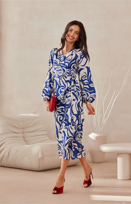 Midi dress with long sleeves. The top is wrap, and the bottom is slightly flared. It does not have a lining, with a double tie at the waist.