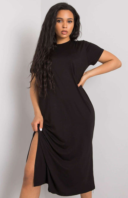 Woman modeling a casual plus-size midi dress from MÏLOT with short sleeves, side slits, and a comfortable fit, shown in beige and black colors.