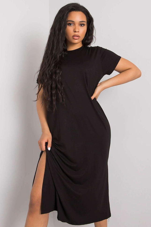 Woman modeling a casual plus-size midi dress from MÏLOT with short sleeves, side slits, and a comfortable fit, shown in beige and black colors.